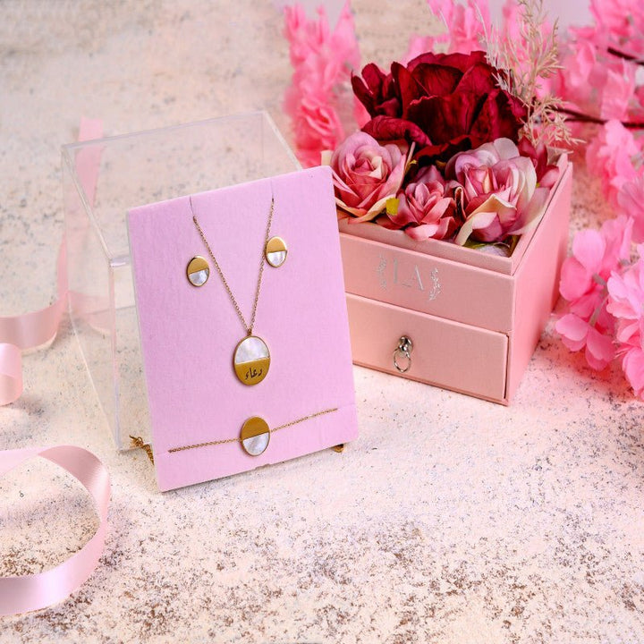 Give the most romantic gift ever with a personalized gold plated name necklace to your loved one - JOUDFI